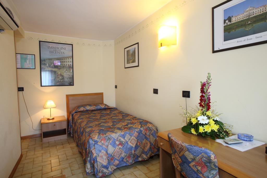 Albergo Alla Campana Dolo Bagian luar foto